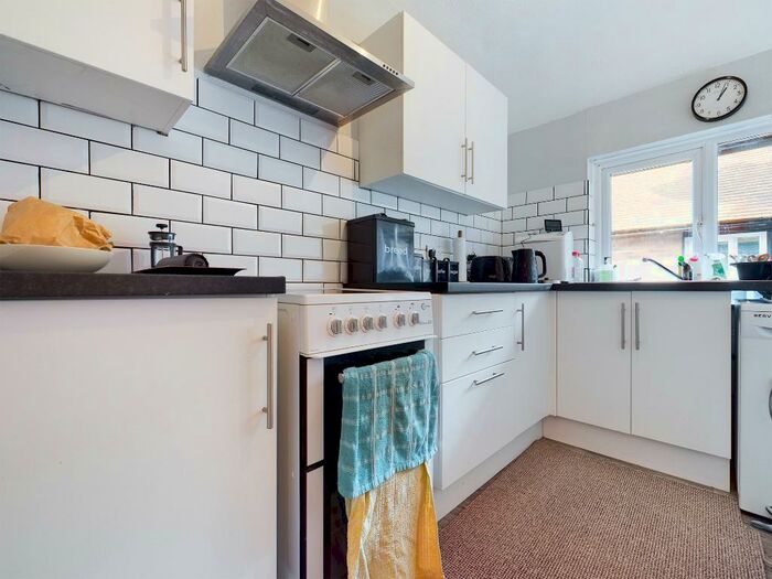 3 Bedroom Flat To Rent In Goring Road, Worthing, West Sussex, BN12