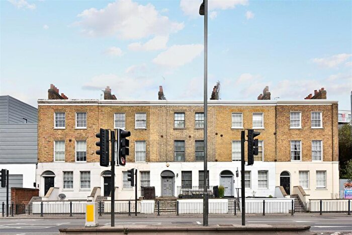 2 Bedroom Duplex To Rent In Commercial Road, Limehouse, E14