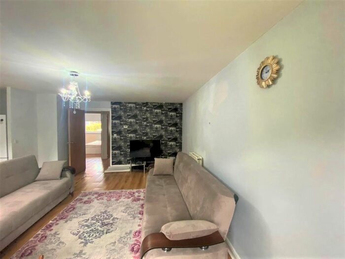 2 Bedroom Flat To Rent In Millicent Grove, London, N13