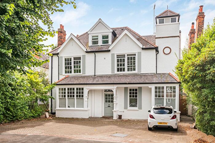 4 Bedroom Maisonette For Sale In Queen Annes Place, Bush, EN1