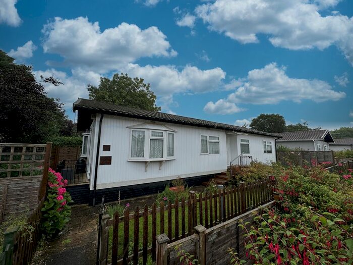 2 Bedroom Park Home For Sale In Poplar Close, Thatcham, RG19