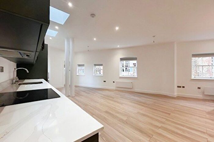 2 Bedroom Flat To Rent In North Street, Dorking, RH4
