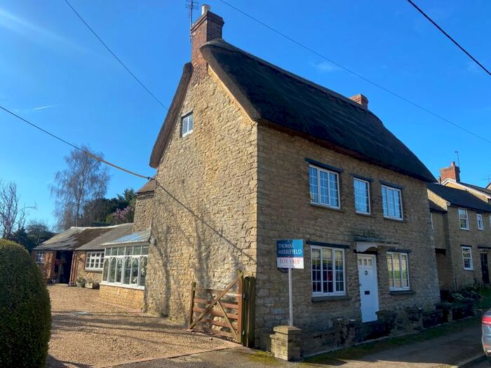 5 Bedroom Property For Sale In Main Street, Hethe, Bicester, OX27