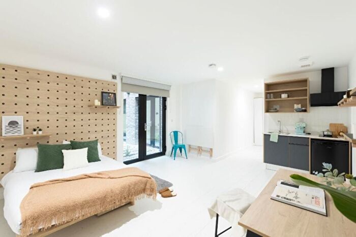 Studio To Rent In Commercial Road, London, E14