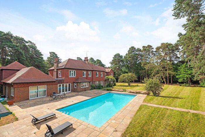 6 Bedroom Detached House To Rent In Byfleet Road, Cobham, KT11