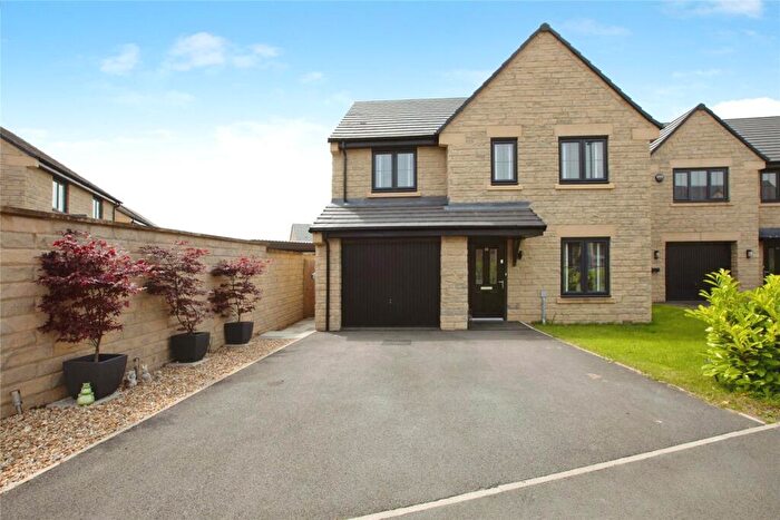 4 Bedroom Detached House For Sale In Dawson Drive, Burnley, Lancashire, BB10