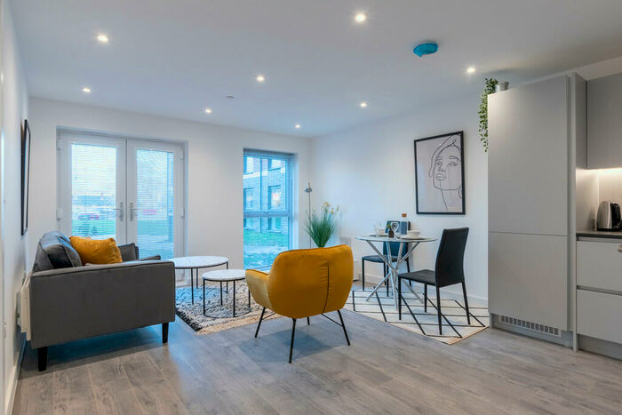 3 Bedroom Apartment To Rent In Alexandra Park Apartments, LS4