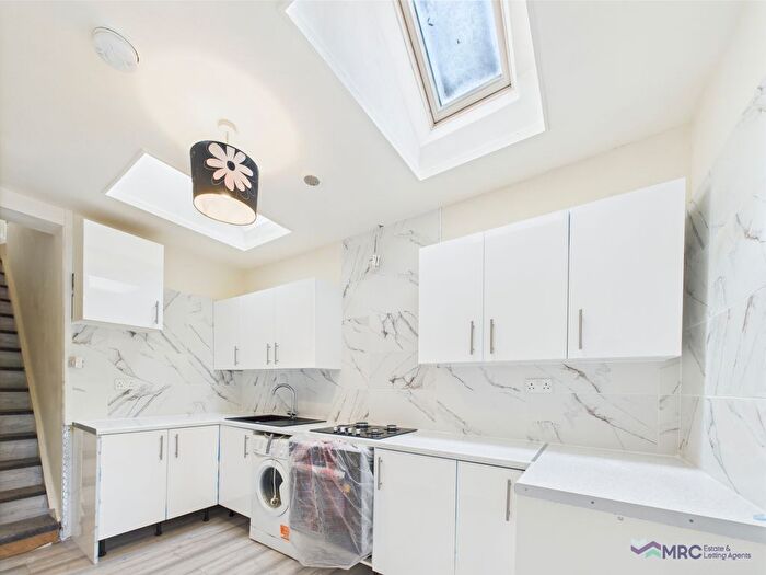 2 Bedroom Flat To Rent In Kingston Road, Willerby, HU10