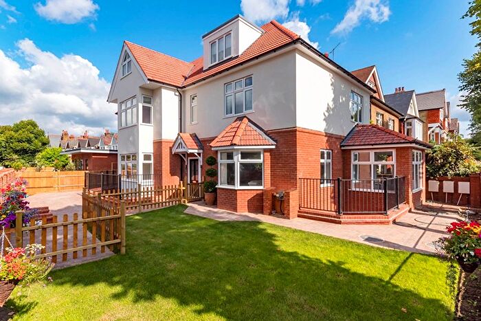 1 Bedroom Flat To Rent In Waldeck Road, Ealing, W13