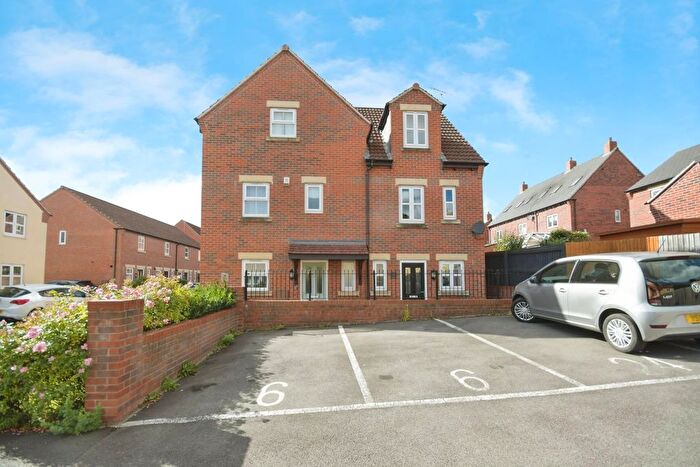 3 Bedroom Semi Detached House For Sale In Vicarage Walk, Clowne, Chesterfield, S43