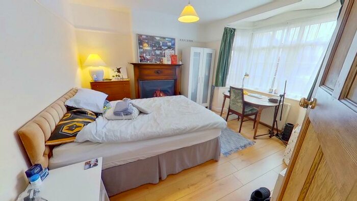 4 Bedroom Terraced House To Rent In Old Palace Road, Guildford, GU2