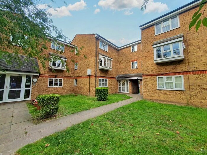 2 Bedroom Flat To Rent In Mill Court, Leyton, E10
