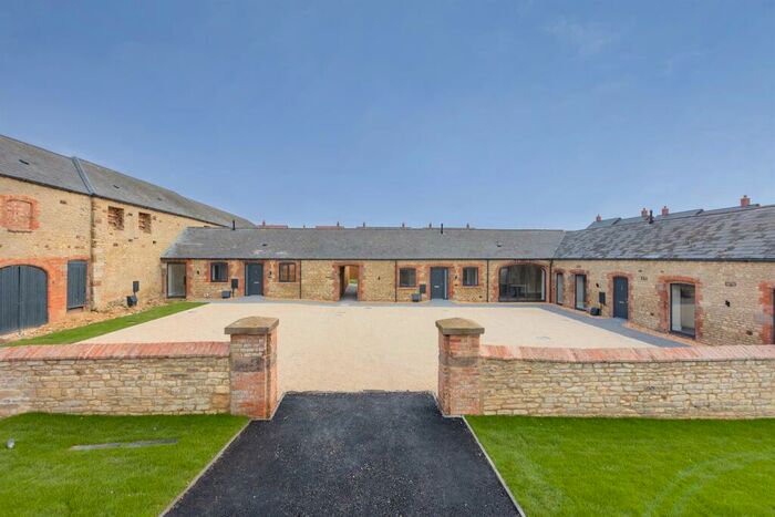3 Bedroom Barn Conversion For Sale In Brooks Road, Raunds, Wellingborough, NN9