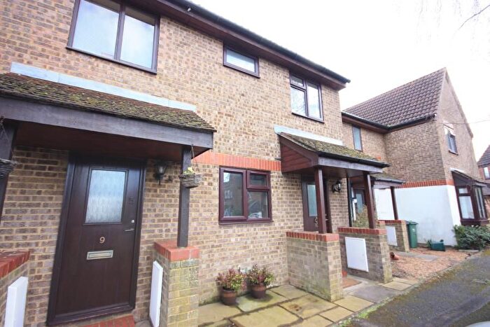 2 Bedroom Property To Rent In Hanson Close, Burpham, Guildford, GU4