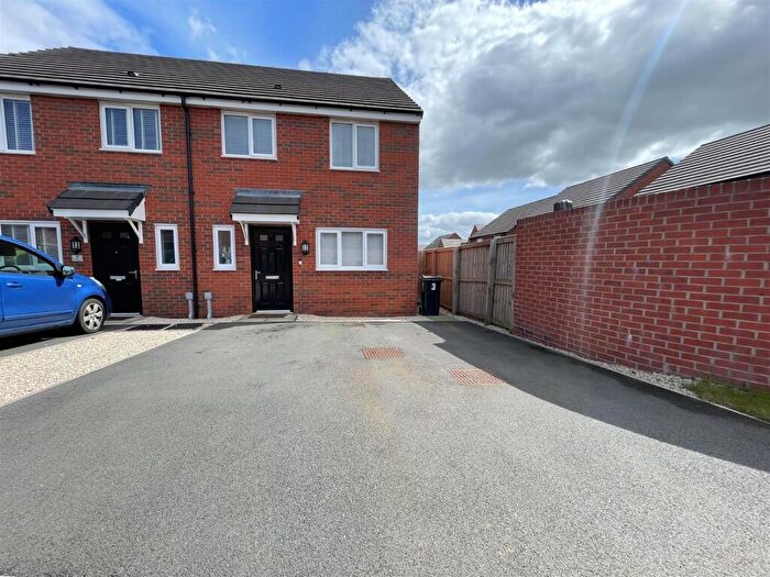 3 Bedroom Semi-Detached House For Sale In Piper Street, Shirebrook, Mansfield, NG20