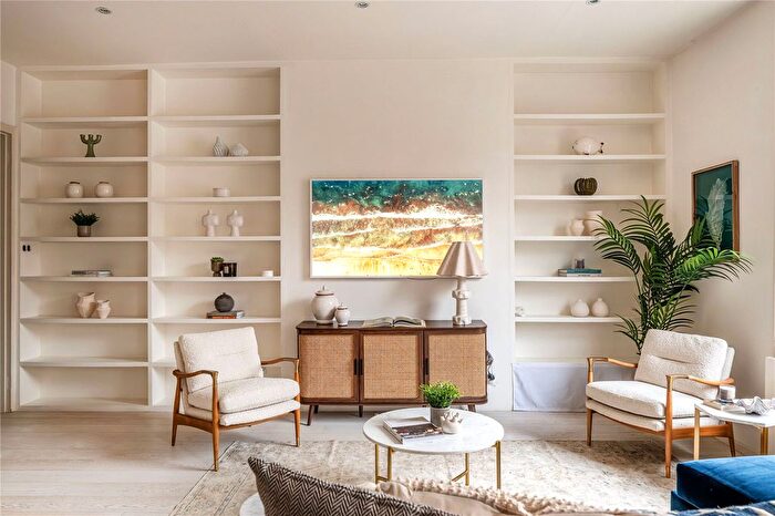 2 Bedroom Flat For Sale In Bassett Road, North Kensington, London, W10