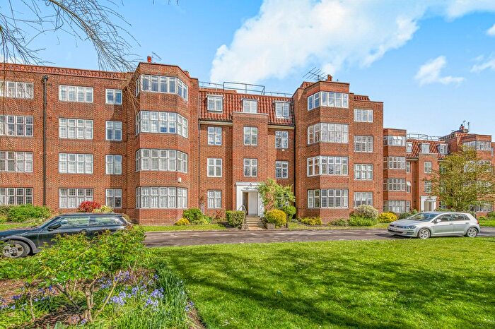 3 Bedroom Flat To Rent In Highlands Heath, Portsmouth Road, SW15