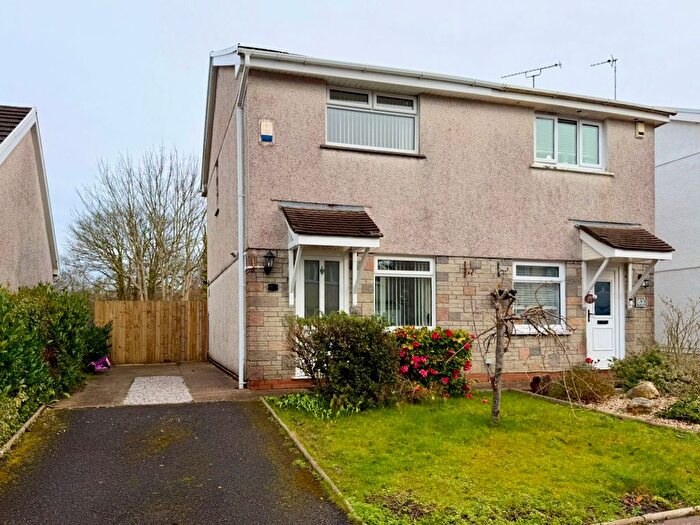 2 Bedroom Semi Detached House To Rent In Clos-Glanlliw, Pontlliw, SA4