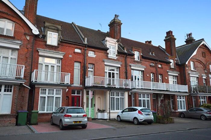 2 Bedroom Apartment To Rent In Douglas Avenue, Hythe, CT21