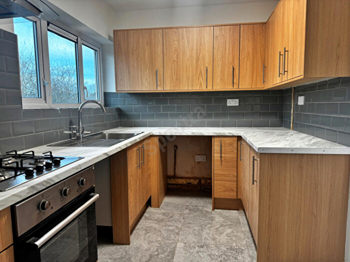 3 Bedroom Flat To Rent In Brompton Pool Road, Hall Green, B28