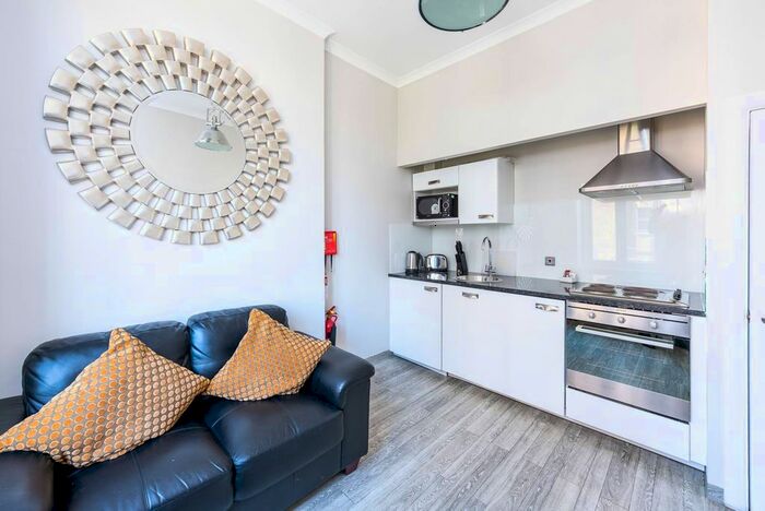 1 Bedroom Flat To Rent In Earls Court, Earls Court, London, SW5