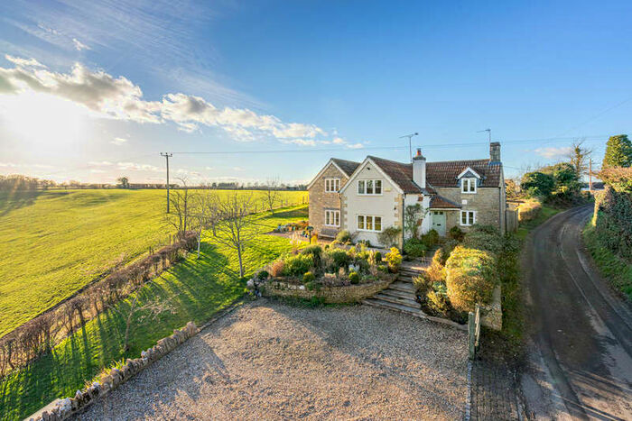 4 Bedroom Detached House For Sale In Lower Stanton St. Quintin, SN14