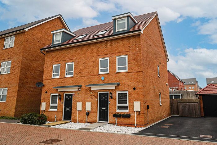 3 Bedroom Semi Detached House For Sale In Hilton Crescent, Hockley, SS5