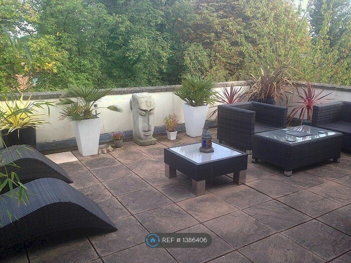 2 Bedroom Flat To Rent In Clapham Common, London, SW4