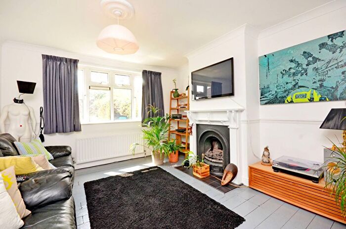3 Bedroom Terraced House To Rent In Billet Road, Walthamstow, London, E17