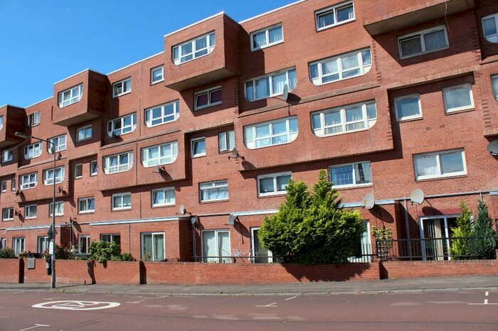 2 Bedroom Flat To Rent In St Peters Path, St Georges Cross, Glasgow, G4