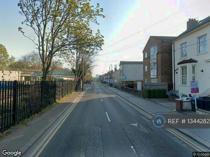 2 Bedroom Flat To Rent In Waddon New Road, Croydon, CR0