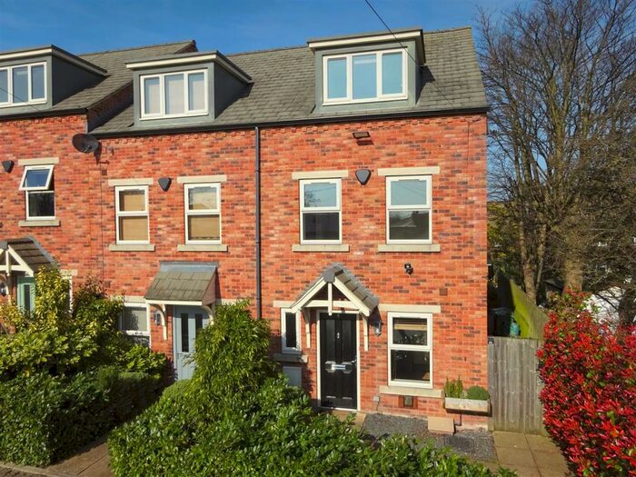 3 Bedroom House To Rent In Broadgate Lane, Horsforth, Leeds, LS18