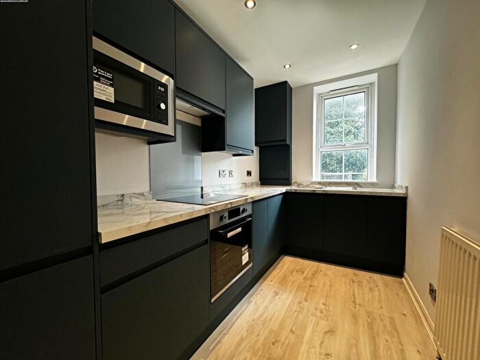 1 Bedroom Flat To Rent In North Lane, Leeds, LS6