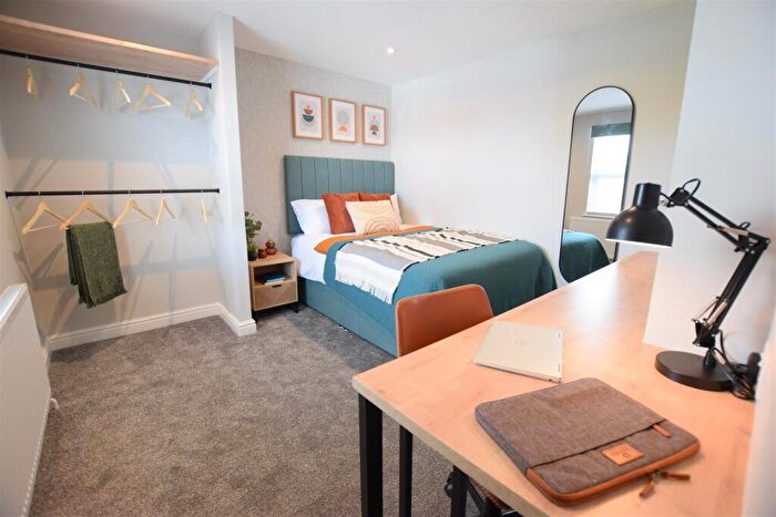 2 Bedroom Flat To Rent In Mildmay Street - Student Apartment - /, LN1