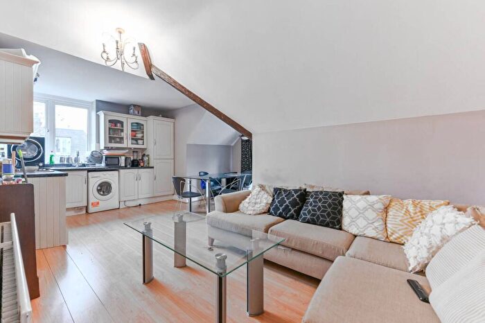 3 Bedroom Flat To Rent In Russell Hill, Purley, CR8