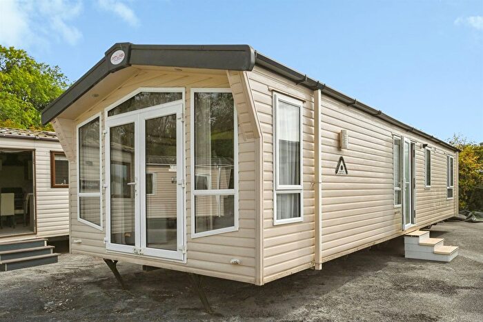 2 Bedroom Park Home For Sale In Witham Bank, Chapel Hill, Lincoln, LN4
