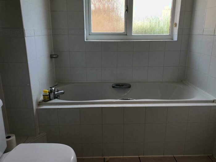 2 Bedroom Apartment To Rent In Sunny Gardens Road, Hendon, NW4