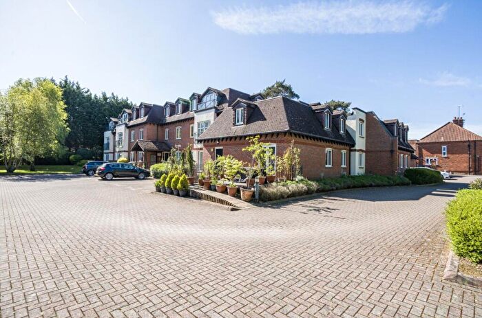 2 Bedroom Flat To Rent In Old Bath Road, Charvil, RG10