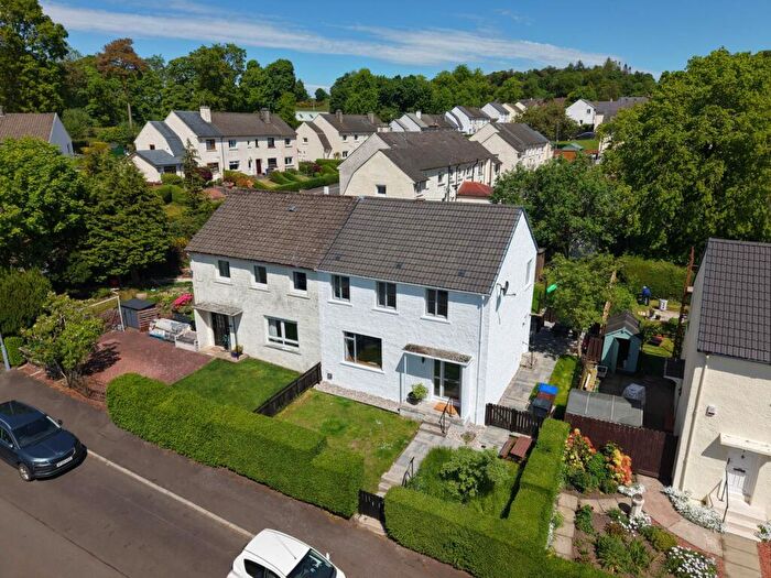 3 Bedroom Semi-Detached House For Sale In Springwood Drive, Kilmacolm, PA13