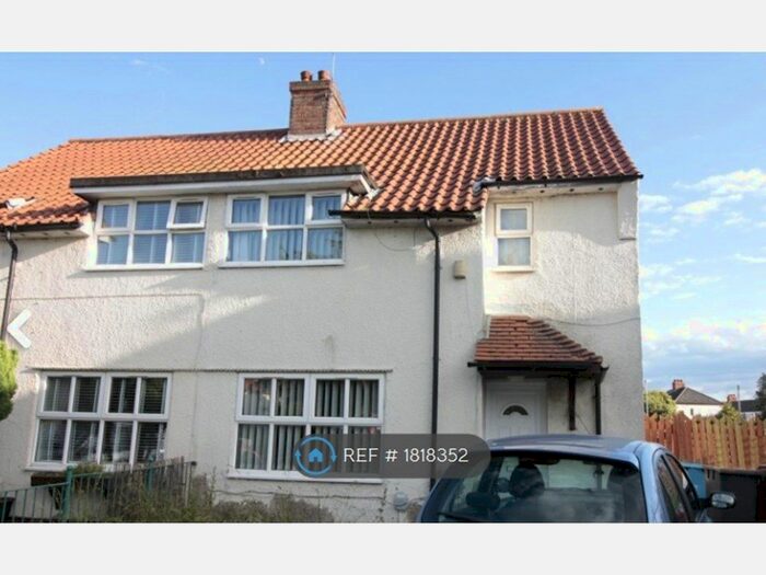 3 Bedroom Semi-Detached House To Rent In First Avenue, Hull, HU6