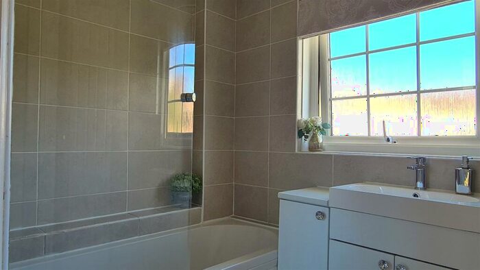 4 Bedroom Detached House For Sale In Lower Cross Road, Barnstaple, EX31