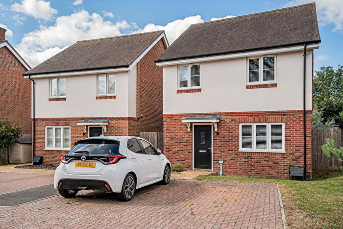 3 Bedroom Detached House For Sale In Bramley Vale, Cranleigh, GU6