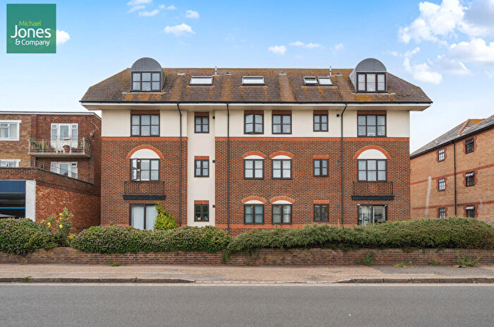 1 Bedroom Flat To Rent In Victoria Court, South Street, Lancing, West Sussex, BN15