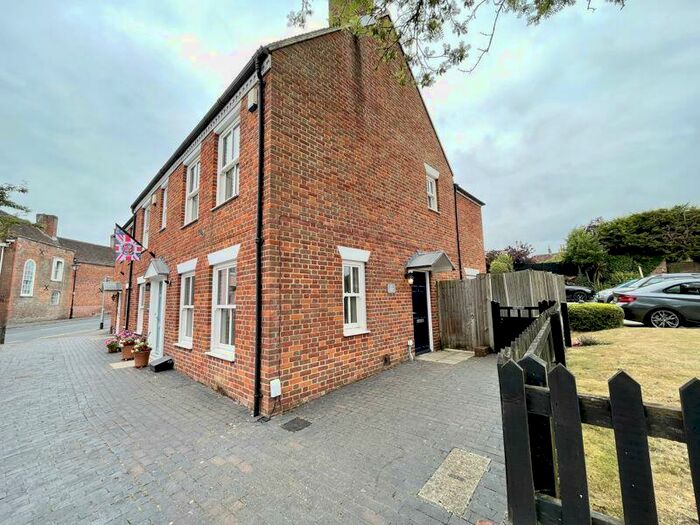 2 Bedroom End Of Terrace House To Rent In South Street, Fareham, PO14