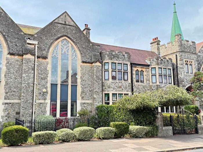 2 Bedroom Apartment For Sale In Kings Hall, Chalkwell, SS0