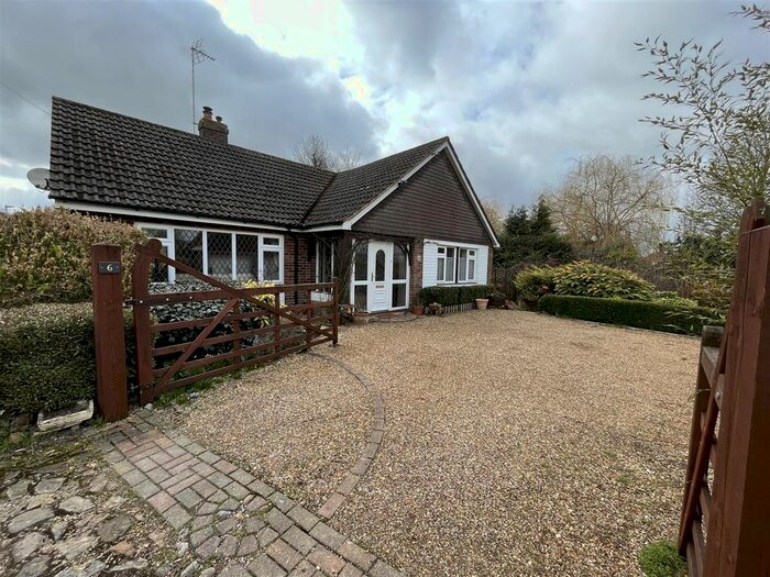 3 Bedroom Detached Bungalow To Rent In Moor End Lane, Eaton Bray, Dunstable, LU6
