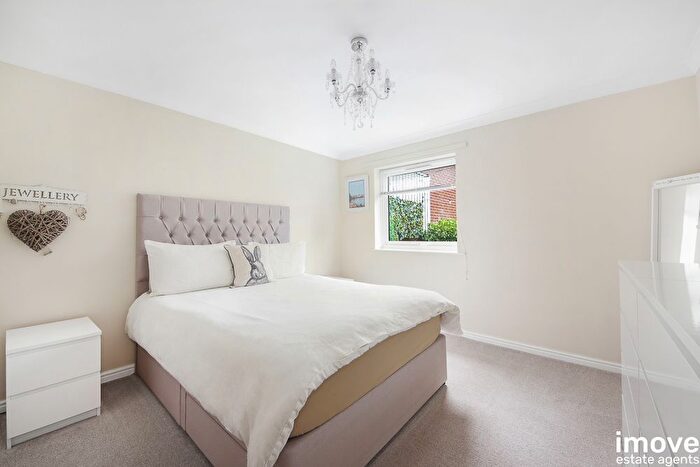 2 Bedroom Bungalow For Sale In Fowey Avenue, Torquay, TQ2