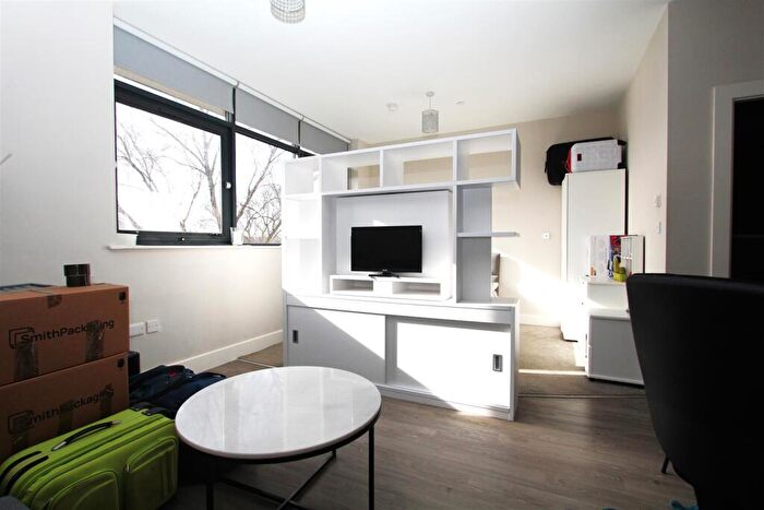 Studio To Rent In Dawsons Square, Pudsey, LS28