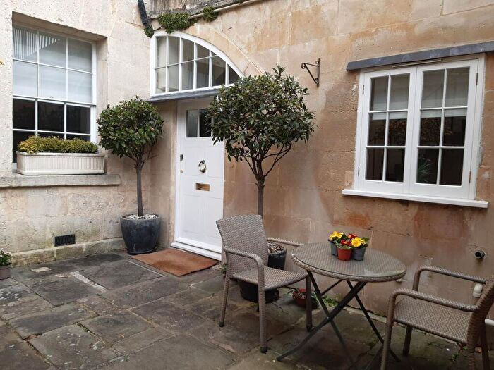 1 Bedroom Apartment For Sale In Royal Crescent, Bath, BA1