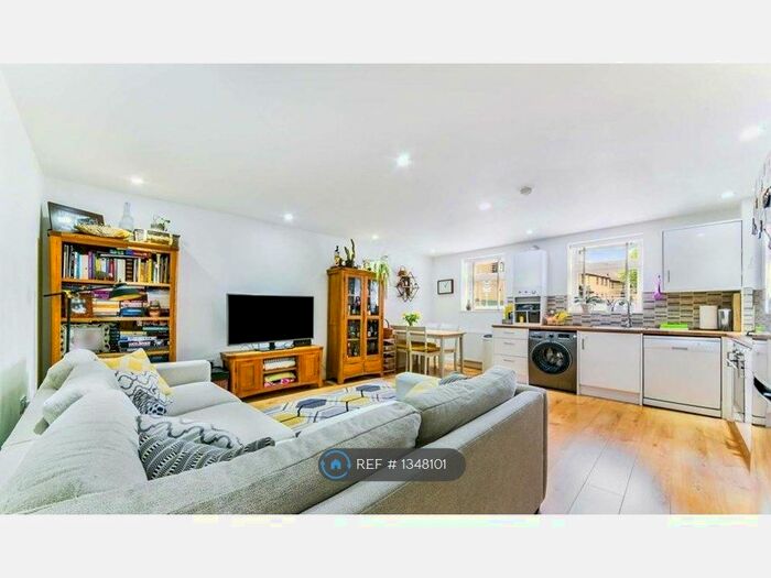 2 Bedroom Flat To Rent In Lind Road, Sutton, SM1